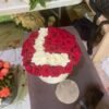 Boîte de roses avec monogramme en roses blanches