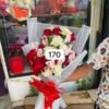 Bouquet de roses rouges, blanches et chocolats Raffaello