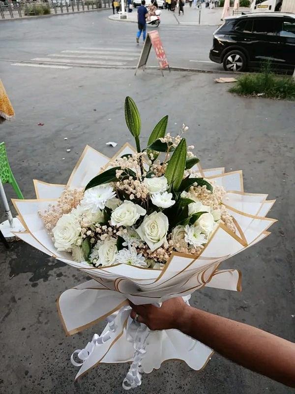 Bouquet Céleste Tout-Blanc & Lys Éléments