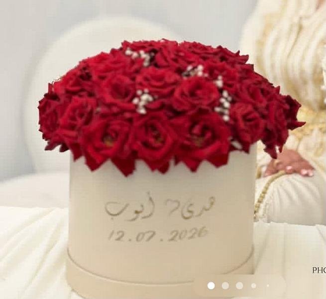 Écrin Personnalisé Dôme de Roses Rouges